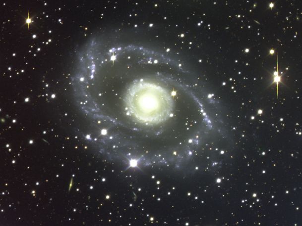 Spiral'naya galaktika v sozvezdii Centavra