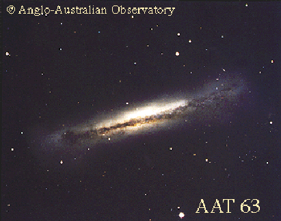 Spiral'naya galaktika NGC 3628 sboku