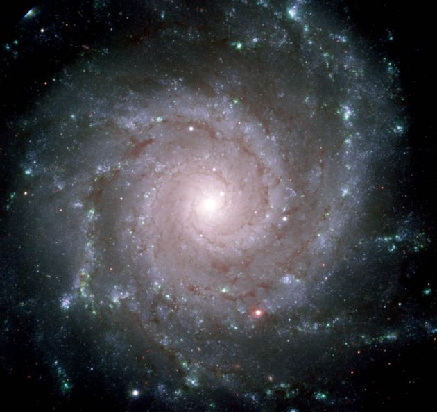 M74: ideal'naya spiral'naya galaktika