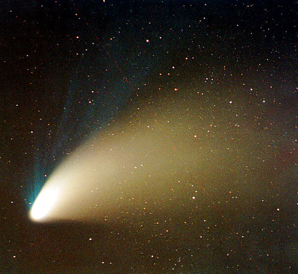Peremennyi ionnyi hvost komety Heila-Boppa