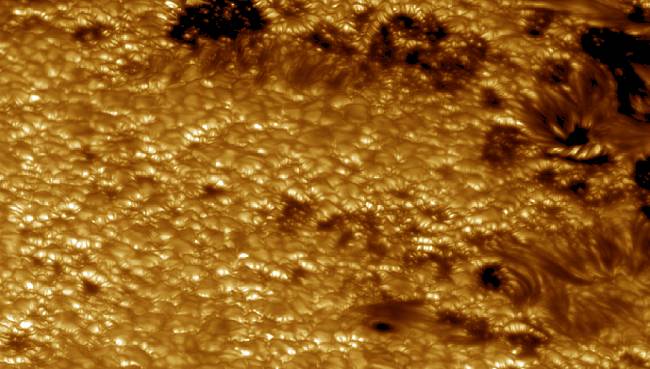 The Suns Surface in 3D
