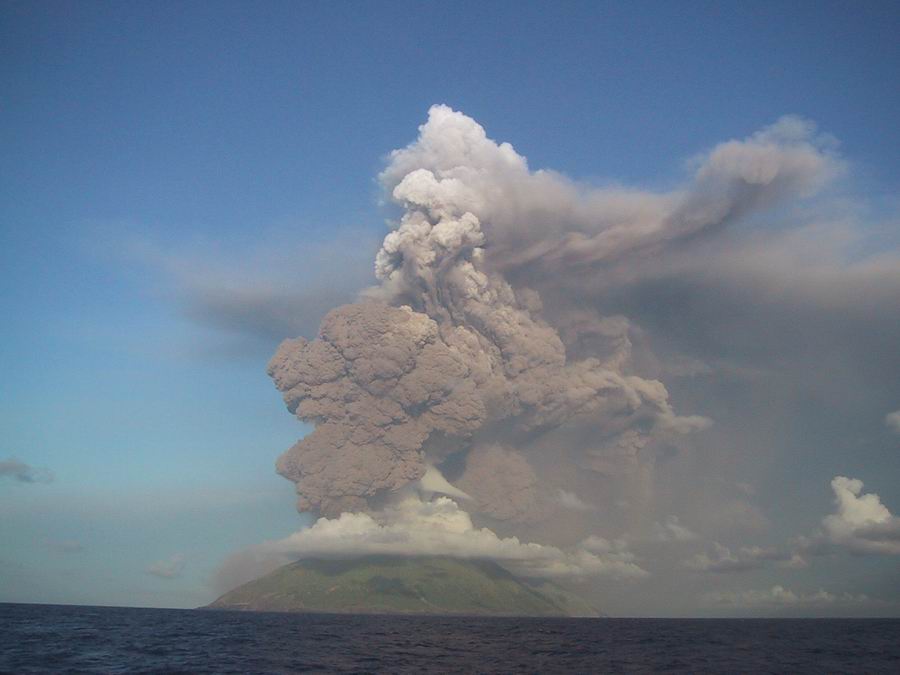 Izverzhenie vulkana Anatahan