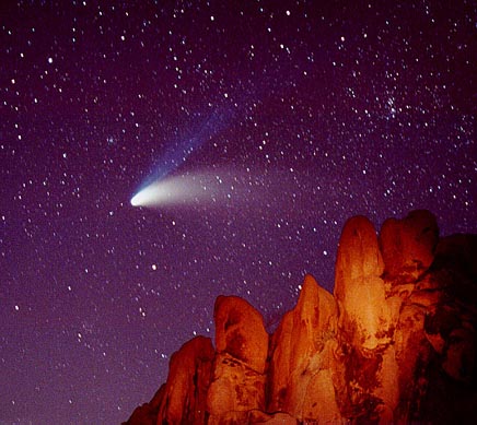 Kometa Heila-Boppa iz indeiskoi peshery