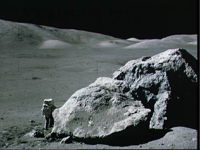Apollon-17: bol'shie kamni na Lune