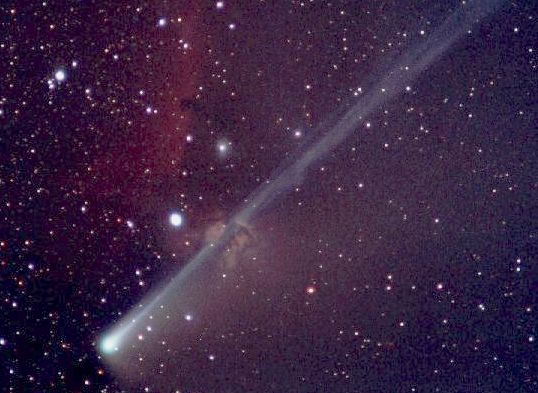 Kometa SOHO i tumannosti v Orione