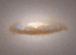 Обреченный пылевой диск NGC 7052