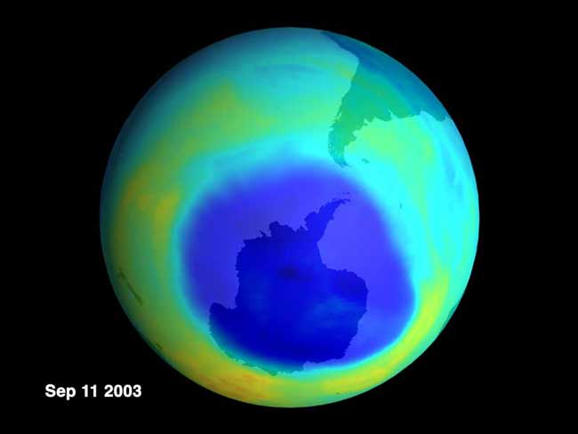 Pochti rekordnyi  razmer ozonovoi dyry v 2003 godu