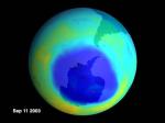 Почти рекордный  размер озоновой дыры в 2003 году
