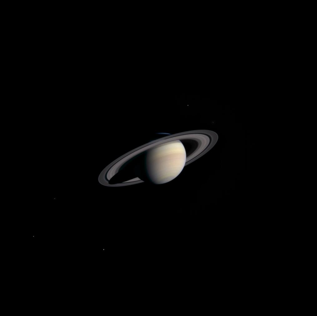 Kassini priblizhaetsya k Saturnu