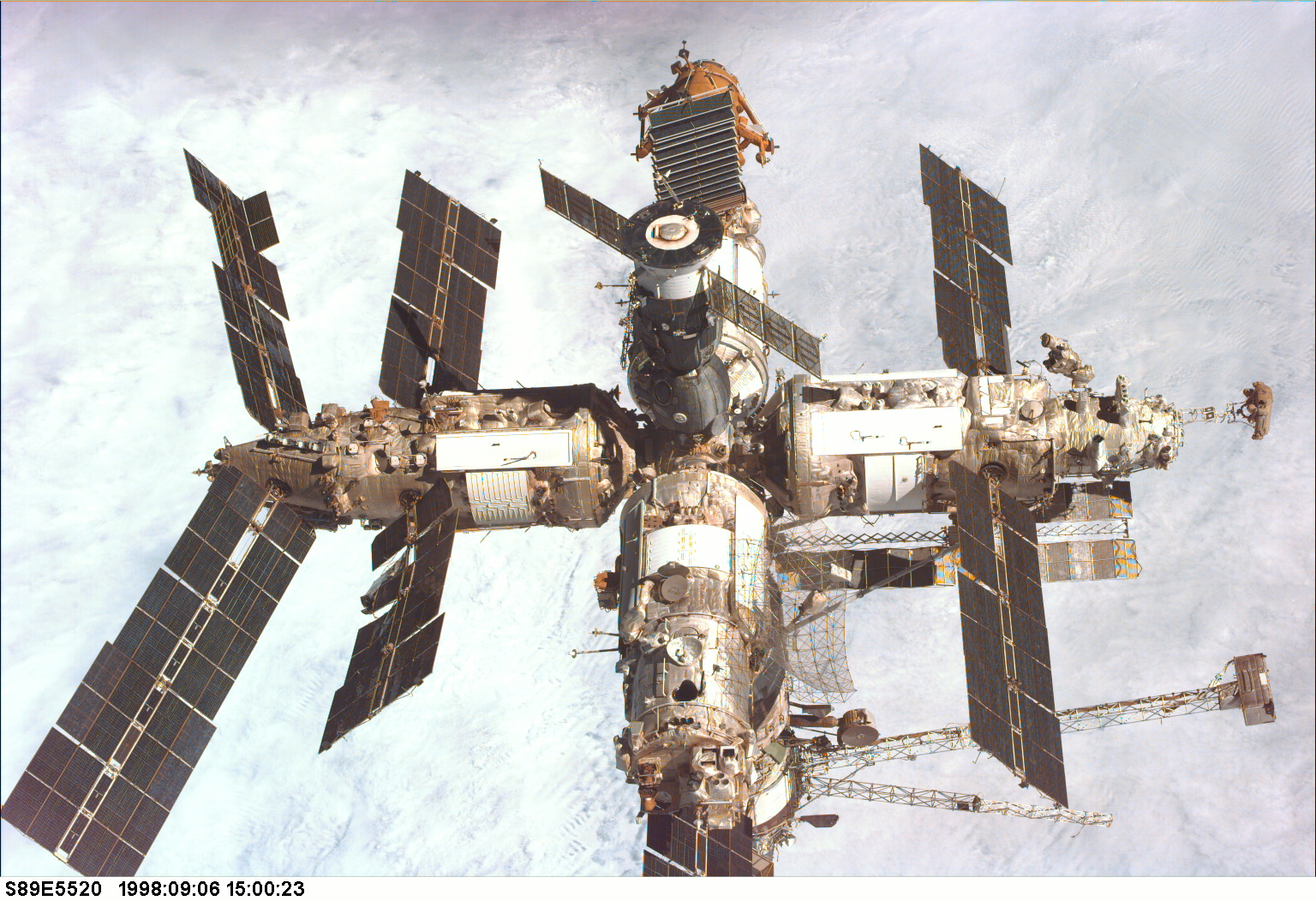 Mir. Орбитальная станция мир 1986. 1986 Запущена Советская орбитальная станция «мир». Космическая станция «мир» (20.02.1986-16.03.2001). Первая многомодульная орбитальная станция («мир»)..