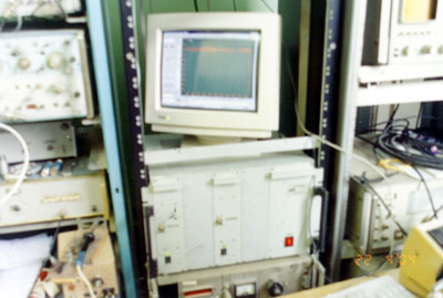 Рис. 2. 2-х канальный прибор для широкополосных      
радиометрических измерений. На экране дисплея отражается уровень принимаемых сигналов     
по одному из каналов.