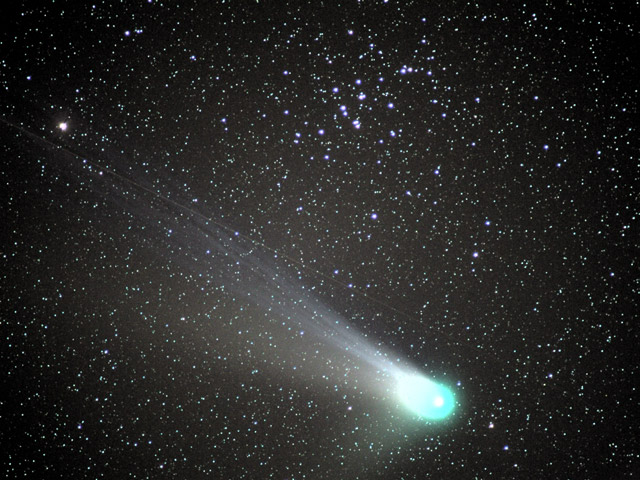 Kometa NEAT i skoplenie Ulei