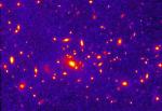 Massivnoe skoplenie galaktik v molodoi Vselennoi