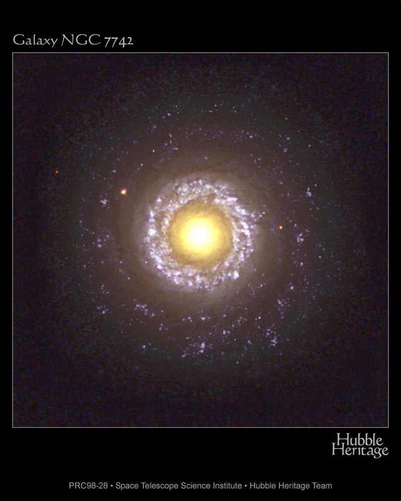 Seifertovskaya galaktika NGC 7742
