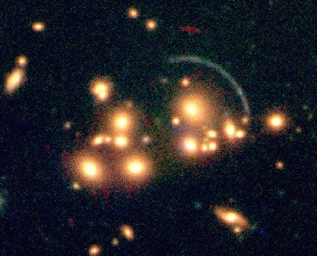 Арки вокруг скопления галактик