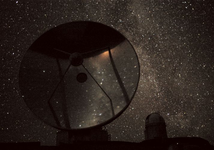 Звездная ночь в обсерватории Ла Силла