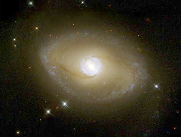 Galakticheskoe kol'co NGC 6782