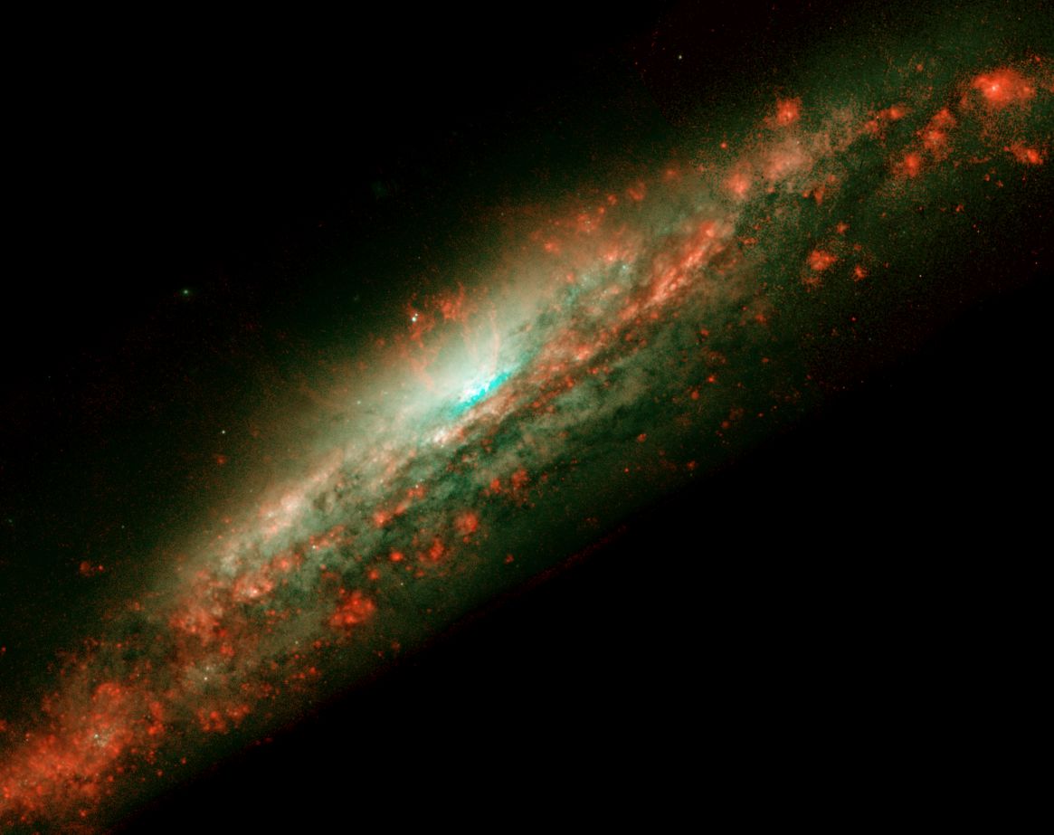 Kipyashii kotel NGC 3079