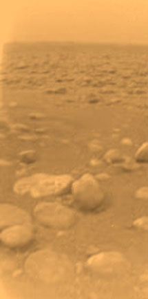 Цветное изображение участка поверхности Титана с места посадки 