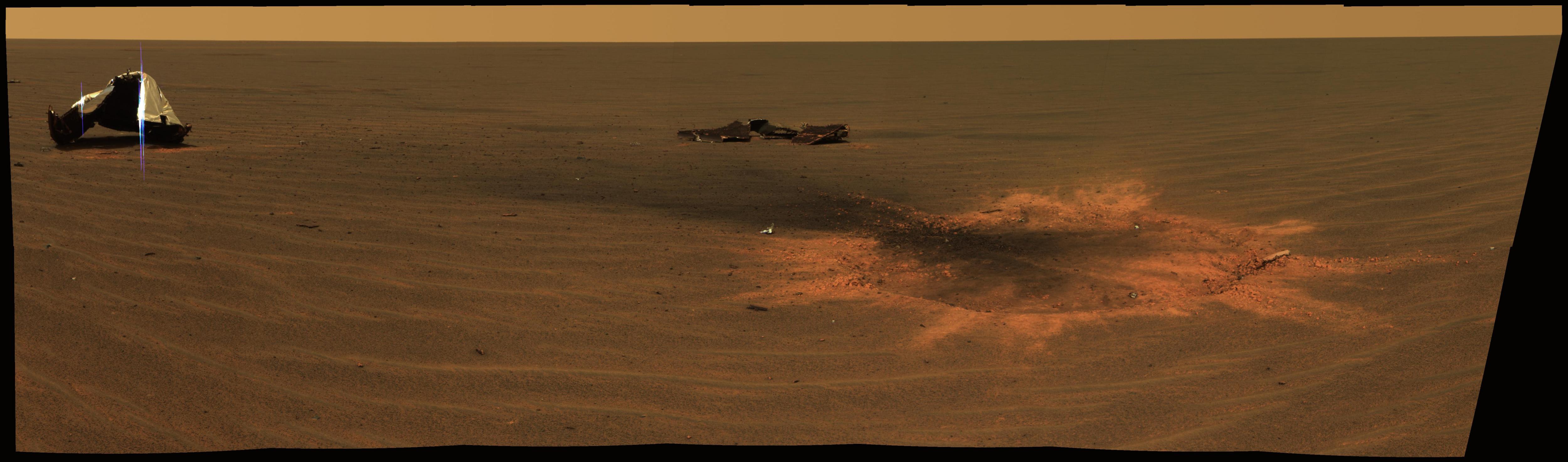 Udarnyi krater na Marse v meste padeniya teplovogo kozhuha