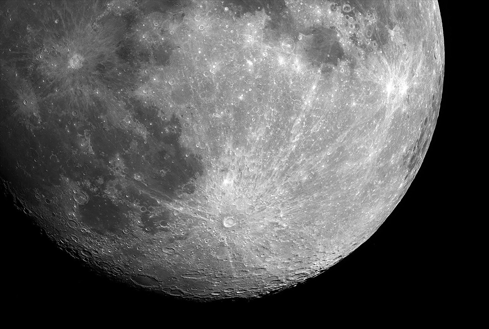 Tiho i Kopernik: lunnye kratery s luchami