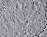 Encelad: snimok krupnym planom