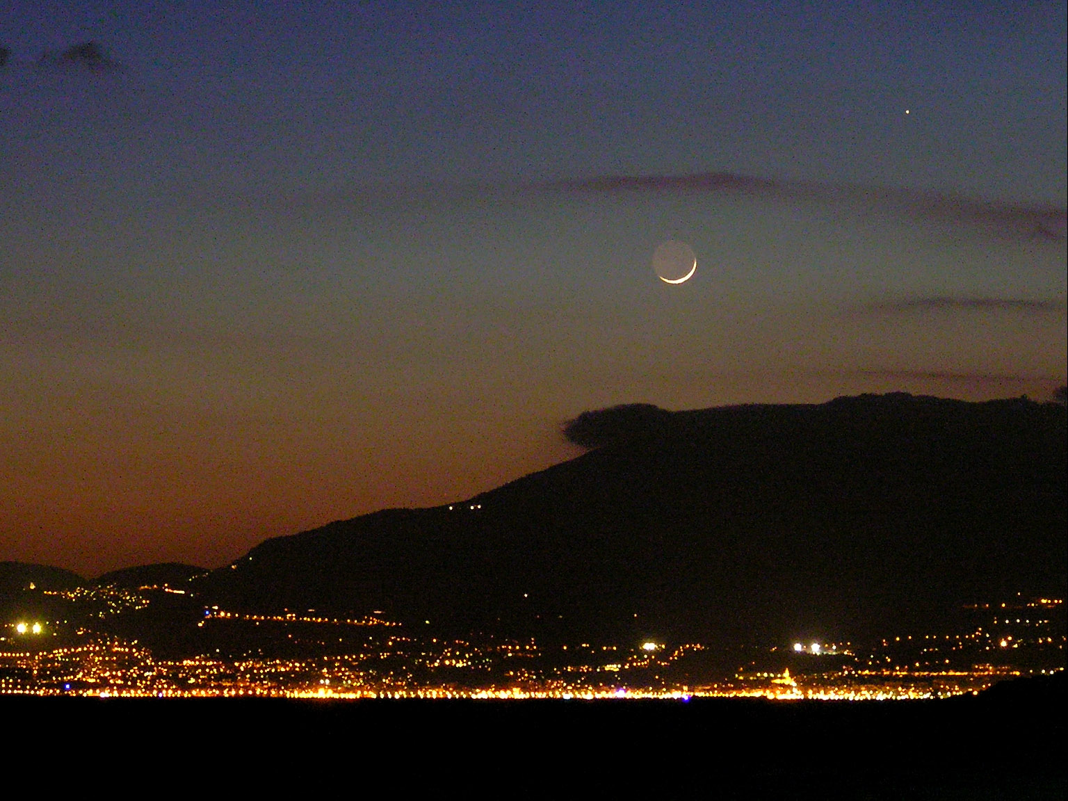 Луна на небе в Турции