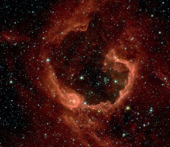 RCW 79: Zvezdy v kosmicheskom puzyre