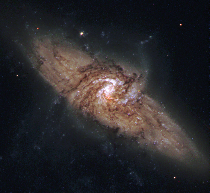 NGC 3314: kogda galaktiki perekryvayutsya