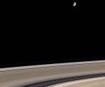 Сатурн: грязные кольца и чистый спутник