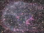 Остаток сверхновой N132D в видимом свете и рентгеновских лучах
