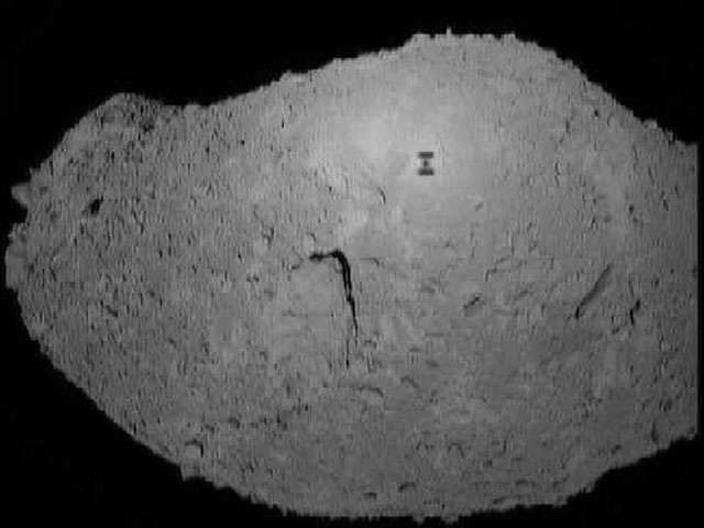 Тень Хиябуса на астероиде Итокава