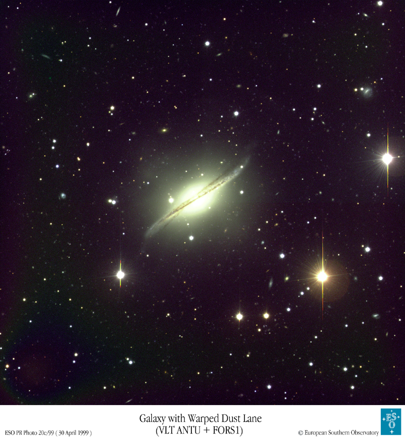 Iskrivlennaya spiral'naya galaktika ESO510-13