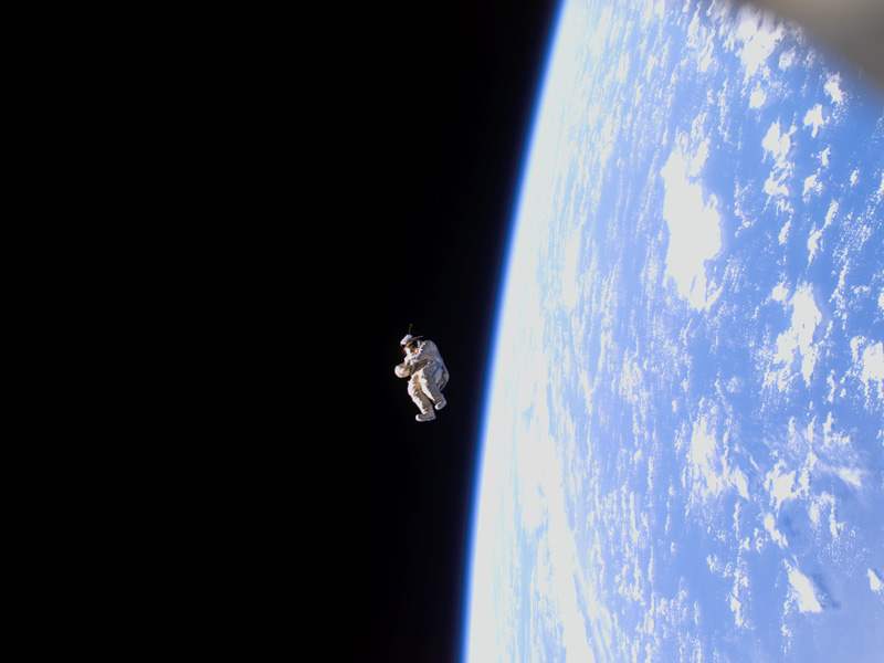 SuitSat1: kosmicheskii skafandr v svobodnom polete