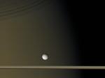 Энцелад около Сатурна
