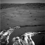 Необычная светлая почва на Марсе
