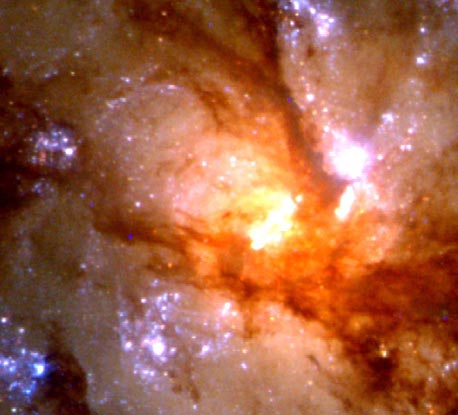 Столкновение галактик Антенны крупным планом