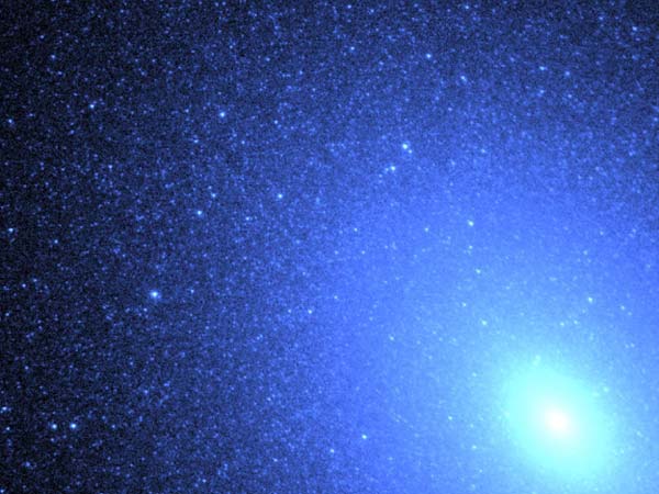 M32: голубые звезды в эллиптической галактике