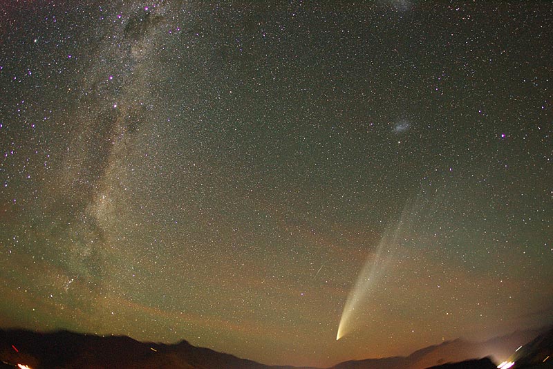 Kometa MakNota nad Novoi Zelandiei