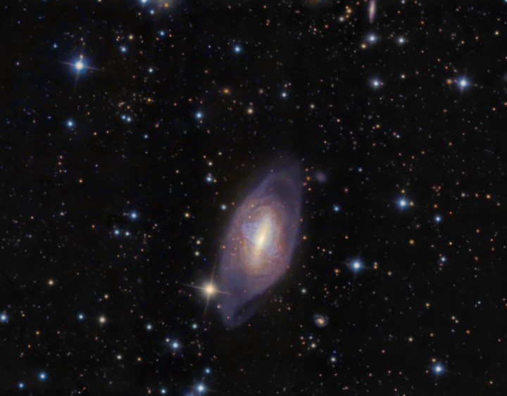 Galaktika s polyarnym kol'com NGC 2685