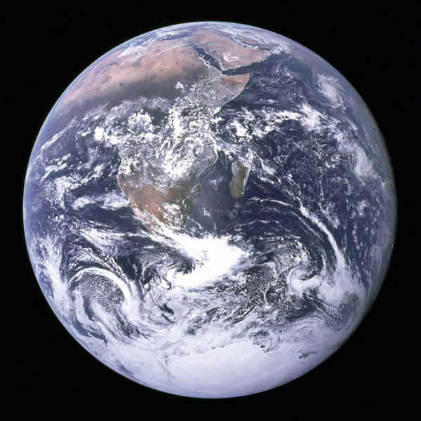 http://images.astronet.ru/pubd/2007/03/25/0001221329/bluemarble_apollo17.jpg
