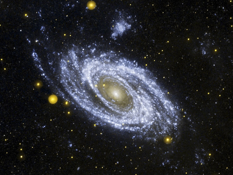 Yarkaya spiral'naya galaktika M81 v ul'trafiolete: vid v teleskop Galex