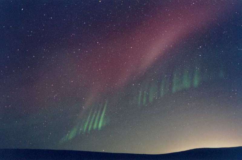 APOD: 2008 January 1- Rays from an Unexpected Aurora