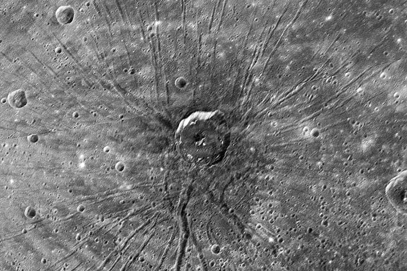 Pohozhii na pauka krater na Merkurii