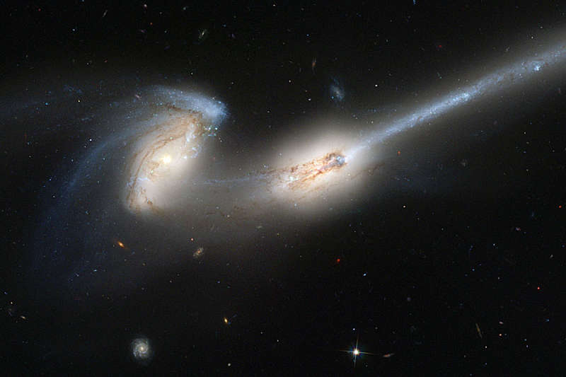 NGC 4676: stolknovenie "myshek"