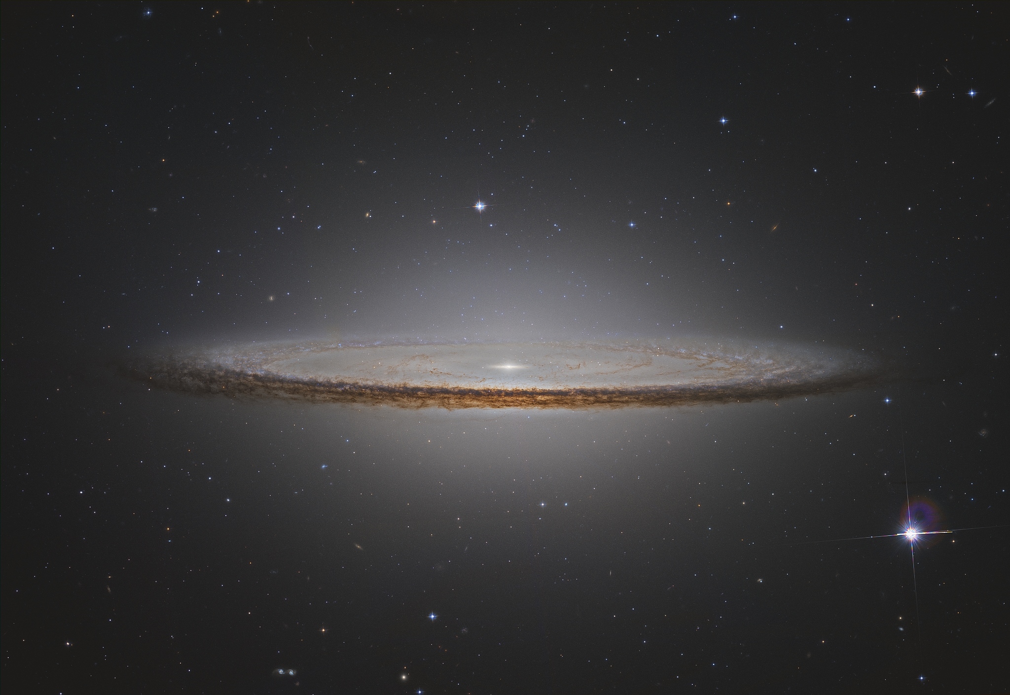 M104: Pereobrabotka dannyh kosmicheskogo teleskopa