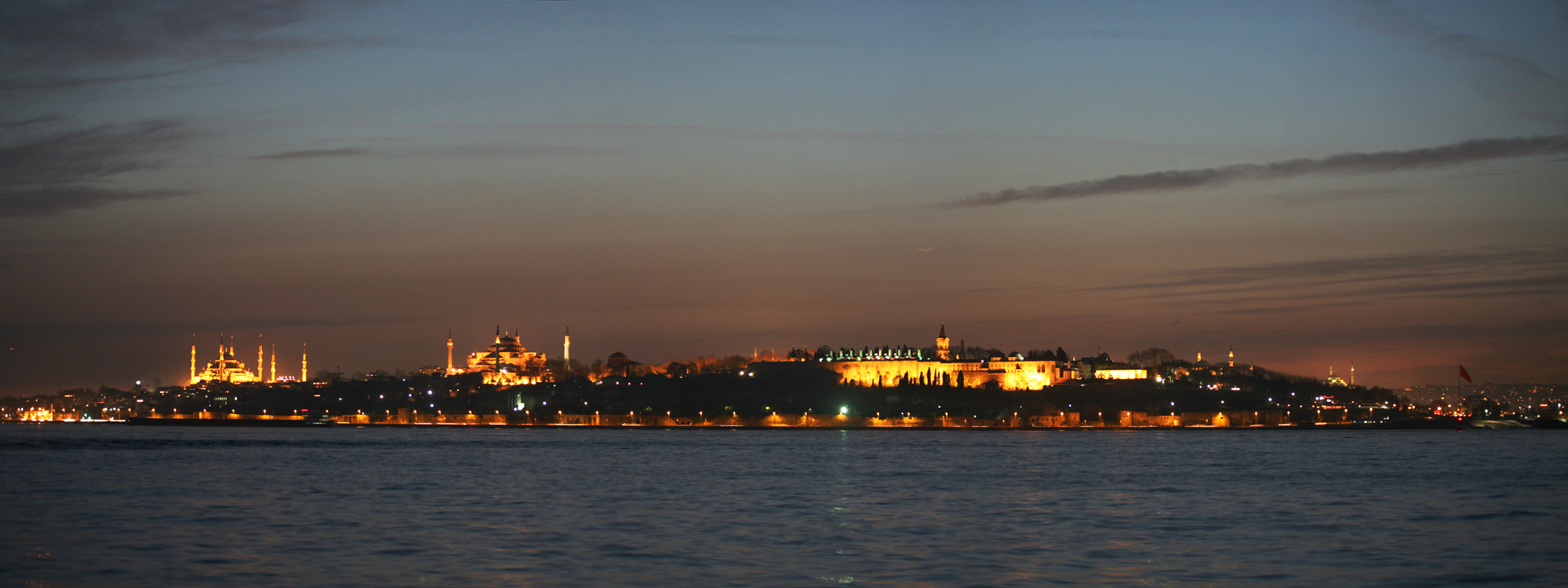 Luna nad Konstantinopolem