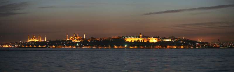 Luna nad Konstantinopolem