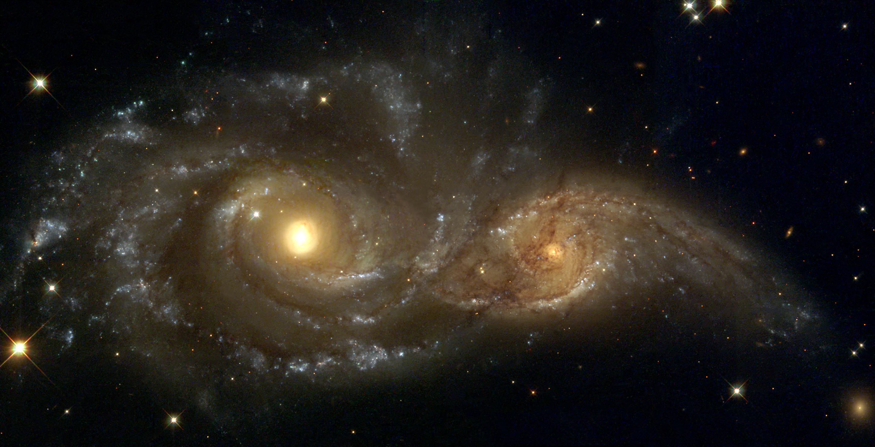 Stolknovenie spiral'nyh galaktik