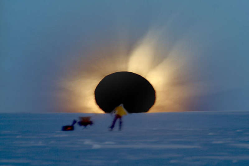 Polnoe solnechnoe zatmenie v Antarktide